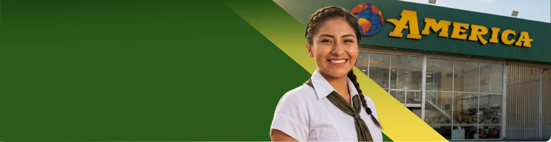 Colaboradora de America Express frente a una de nuestras agencias